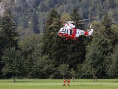 Dinas Damkar Sawahlunto Bersihkan Material Longsor di Pelabuhan